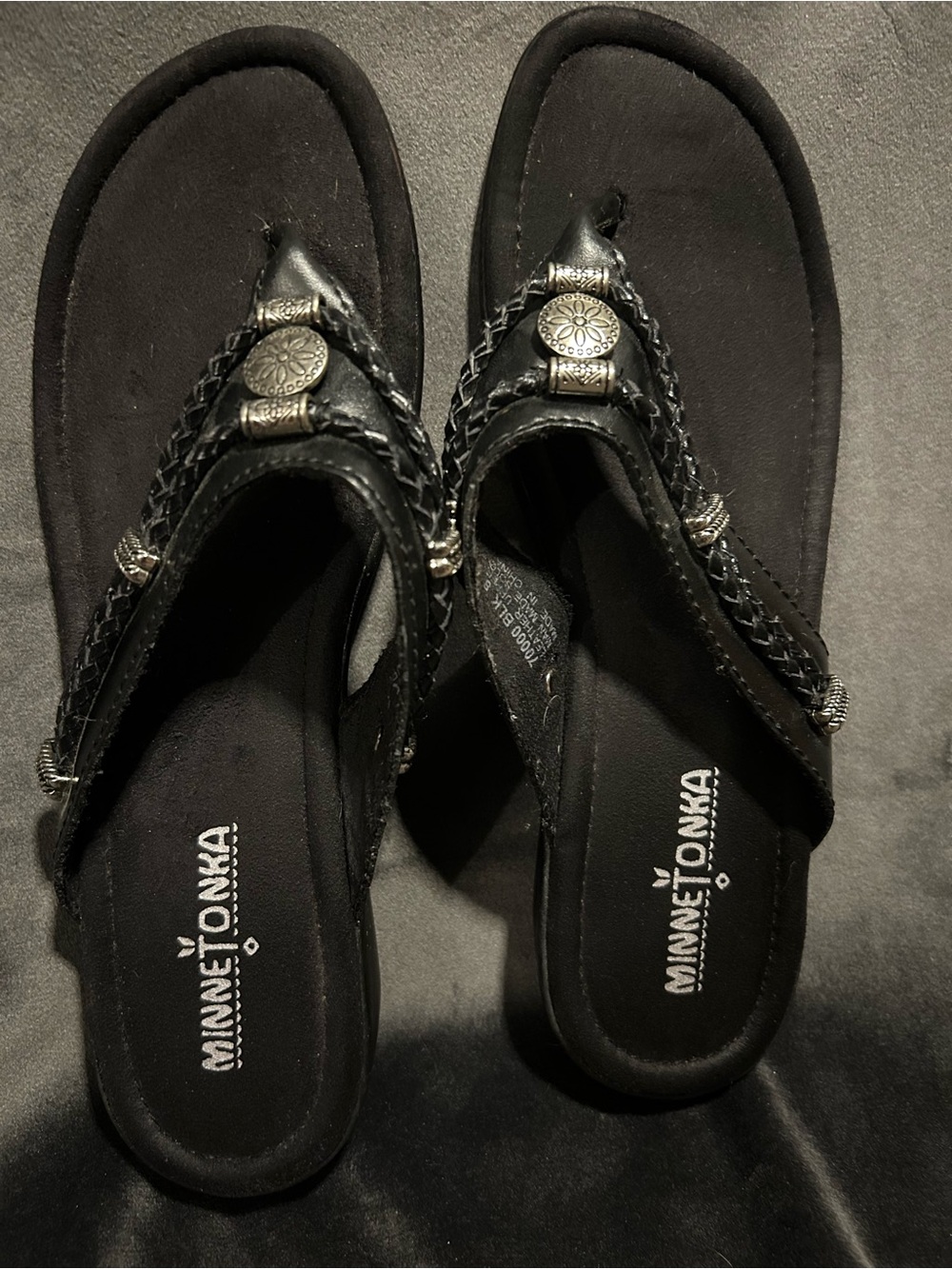 Minnetonka Women's Silverthorne 360 Thong Sandals